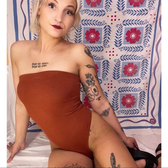 Ribbed Tube Top Body - Picture 3 of 3